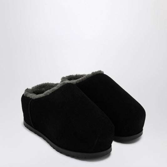 UGG Pumped black slipper