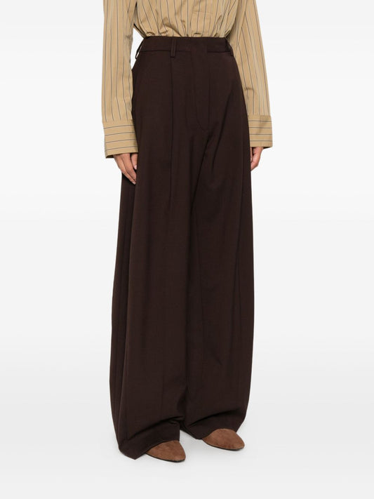 THE LATEST Trousers Brown