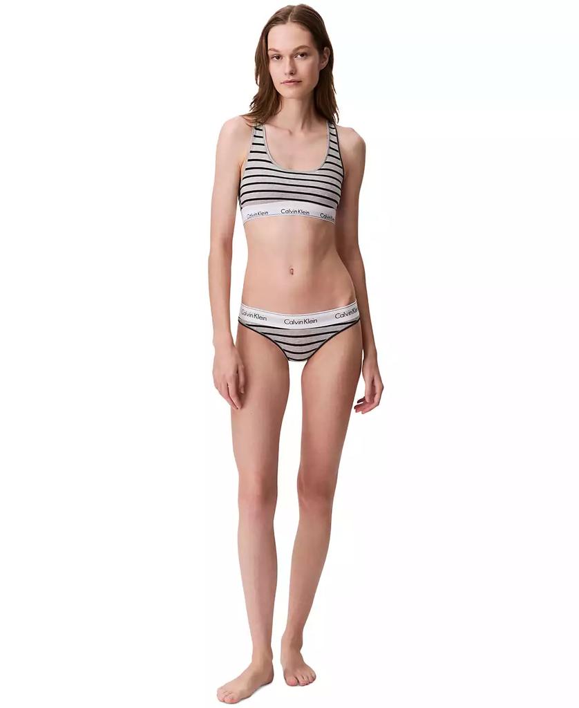 e3db9652-49f3-3845-a35f-129923acde2f